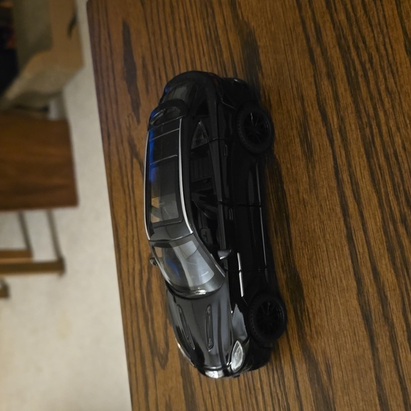 Aston martin suv - Picture 2 of 5